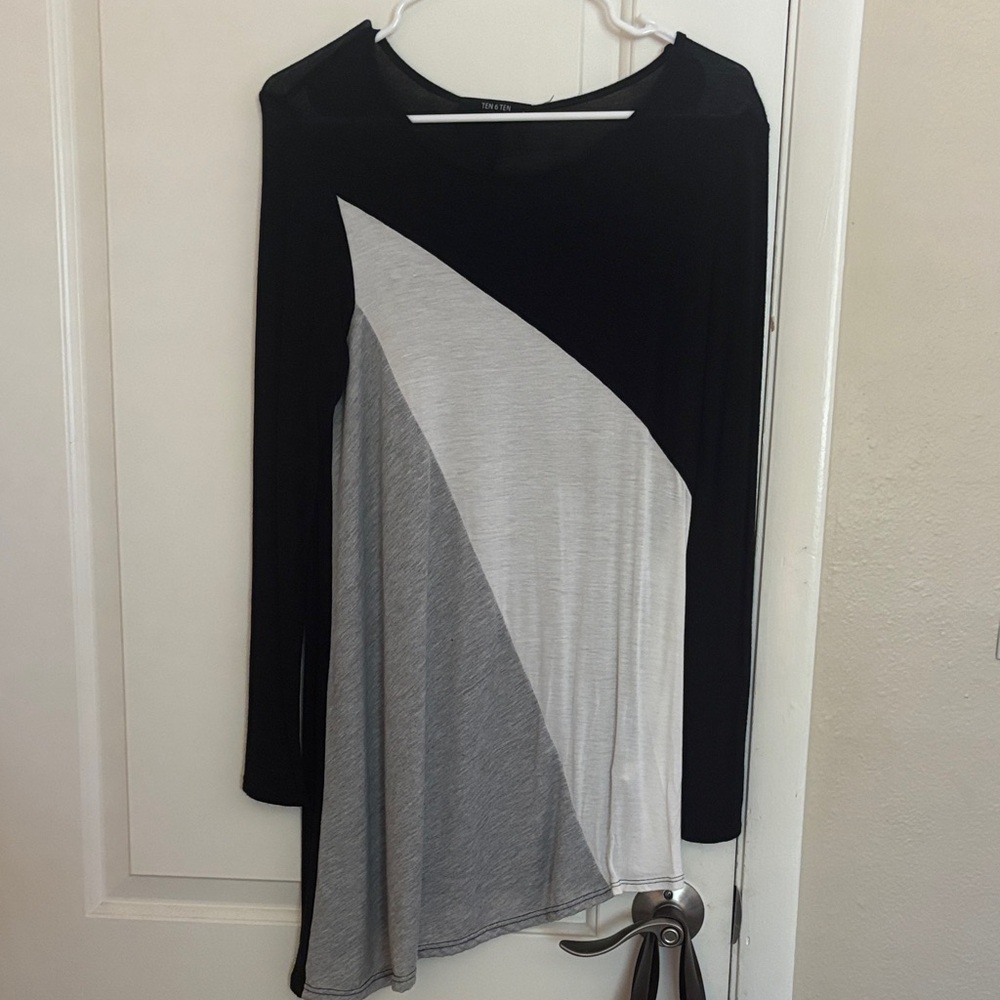 Women’s Ten6Ten Black and Gray Colorblock Long Sleeve Tunic medium